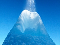 Ледяной фонтан растет все выше