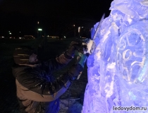Ледяные скульптуры на площади в Красногорске-2