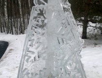 Ледяная скульптура новогодняя елка