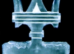 Логотип автомобильной марки изготовленный изо льда