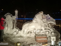 Новогодняя тройка изо льда - скульптурные работы