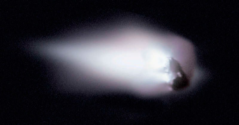 Илл. 5 - Ядро, кома и хвост кометы Галлея. Фотоснимок с космического аппарата Джотто, 1986.г
