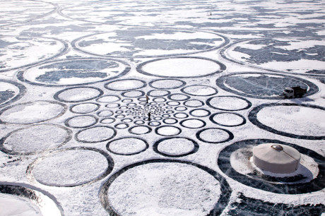 Лэнд-арт на льду Байкала