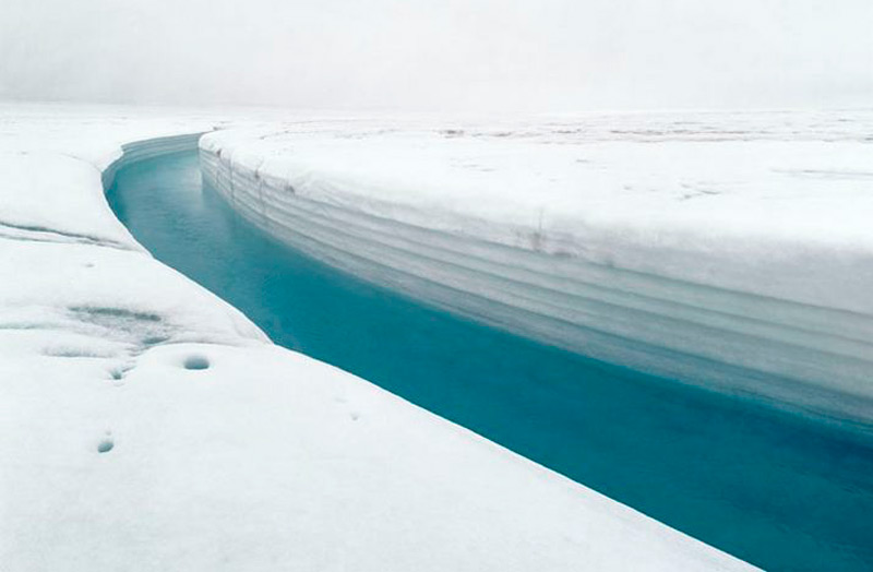Река в леднике Петерманна