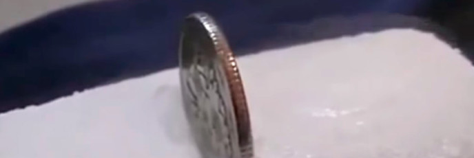 Монета и сухой лед