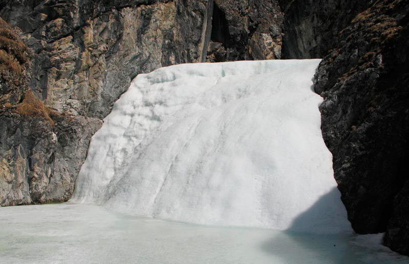 Водопад на Мраморном ручье (озеро Байкал)