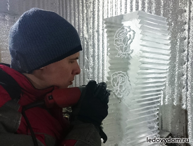 Нанесение декора на ледяную скульптуру