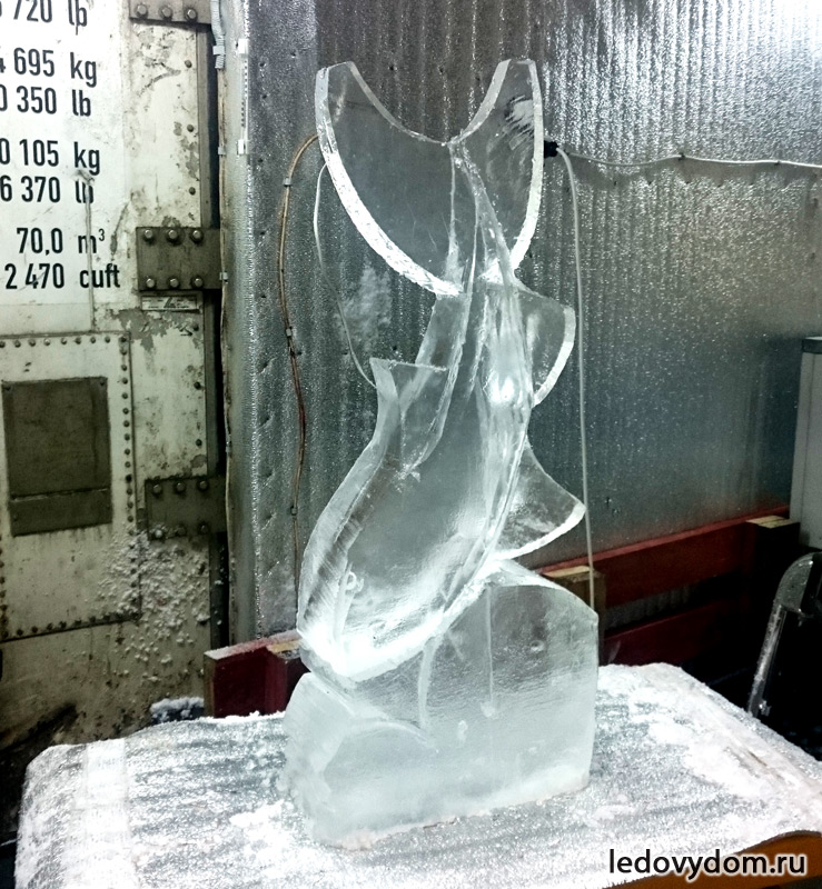 Следующая стадия создания ледяной скульптуры